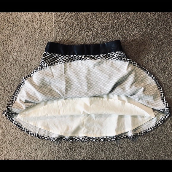 Banana Republic Mini Flared Skirt size 4 New With Tags Faux leather trim - Picture 2 of 13